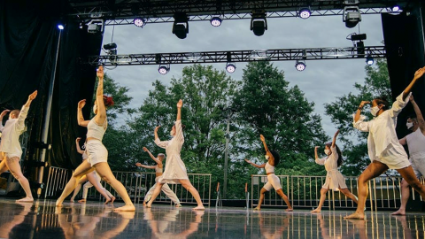 ImmerseATL performs "Continuous Replay," which was created in 1977 but has new resonance in the context of the pandemic. (Photo by Louis Darvensky)