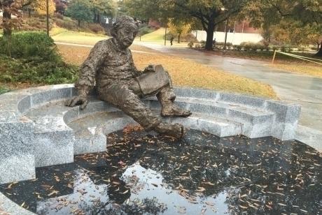 Statue of Einstein