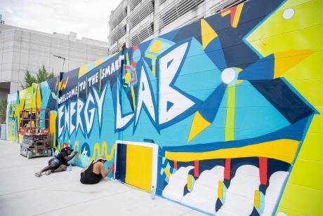 Mural with images referencing energy sources. The text reads "welcome to the smart energy lab."