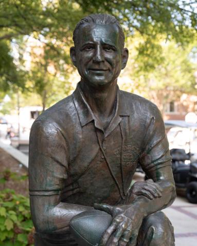 Bobby Dodd statue