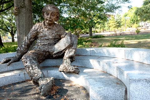 Albert Einstein statue