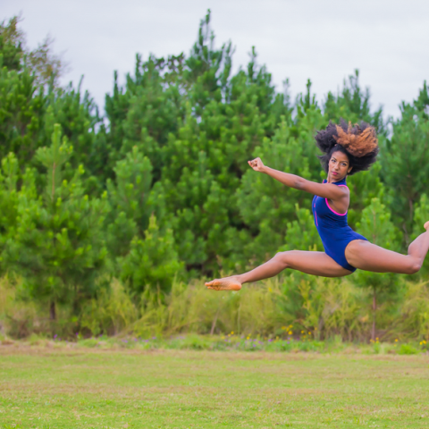 Raianna Brown doing a split jump. (Photo by Sykes Photography, LLC)